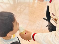 -蜜雪冰城(万达广场外B号门门口外集装箱店)