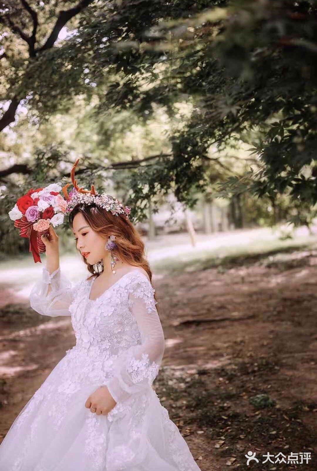 我们相信婚纱中一定要到20年后还能让人热泪盈眶-