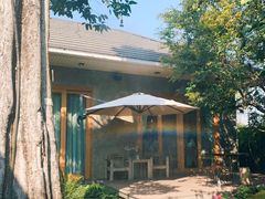 -Chom Cafe and Restaurant