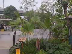 -茅草房·河畔园林火锅