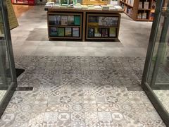 -百新书局(尚悦湾店)