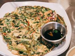 海鲜葱饼-富乐满韩国正宗炸鸡韩国料理(虹泉路店)