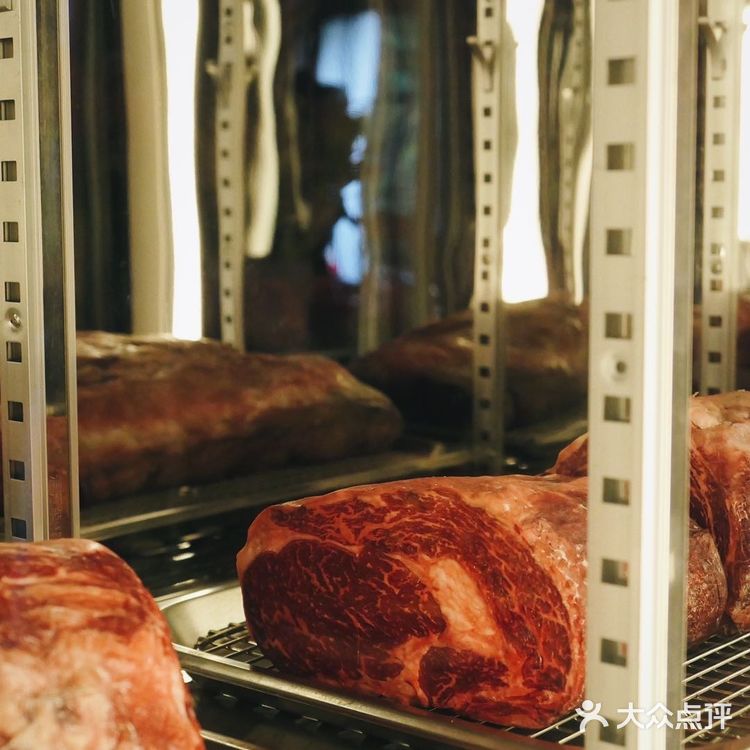 五角场小情侣圣诞约会好去处，先吃个牛排吧