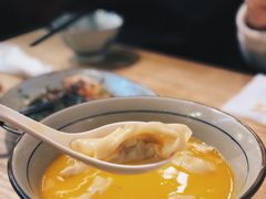 金汤黄鱼馄饨-蟹黄鱼·楼上面馆(外滩中央旗舰店)