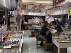 -美式眼镜·授权蔡司.依视路.尼康.豪雅.明月(人民广场店)