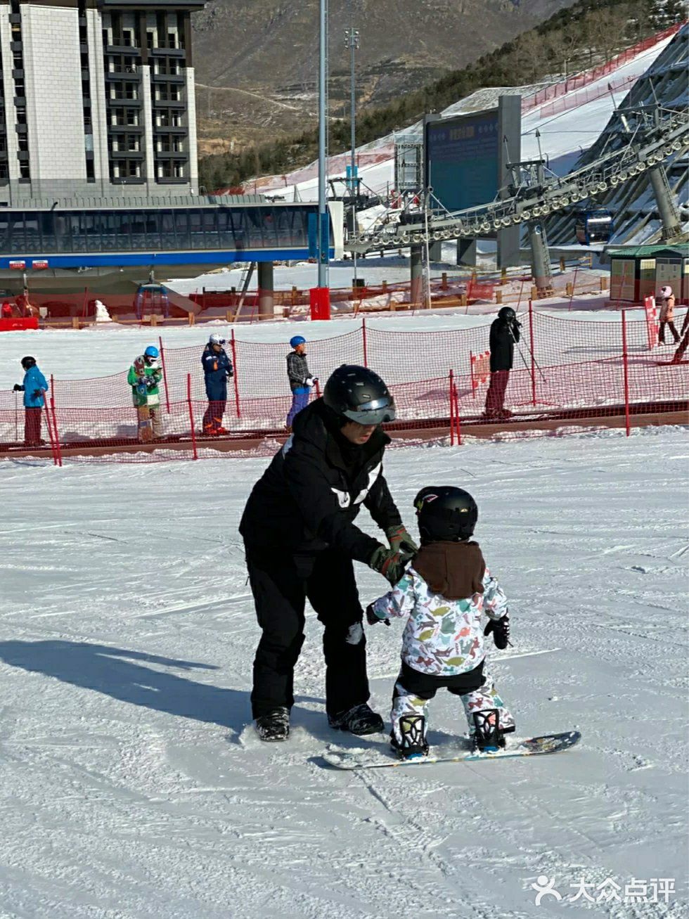 滑雪的宝宝是不是都特别的帅气呀？