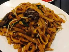 干炒牛河-喷泉广场餐厅·宵夜·海鲜烧烤大排档(长隆企鹅酒店)