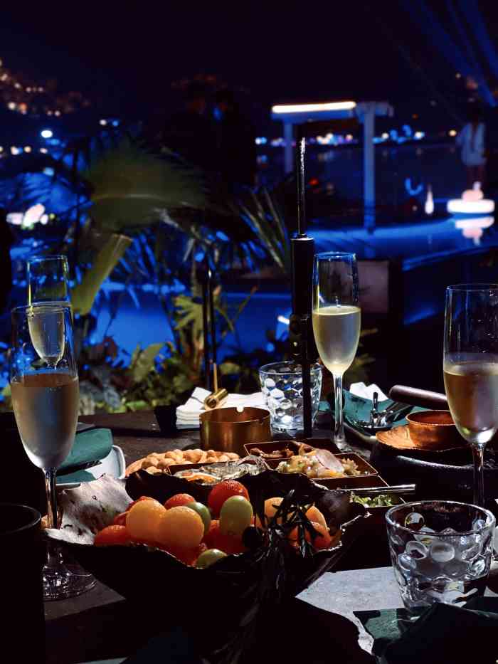 reme roof-"在朋友圈见到这家餐厅,心心念念的想来种草.