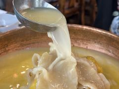 -鲜入围煮花胶鸡海鲜火锅