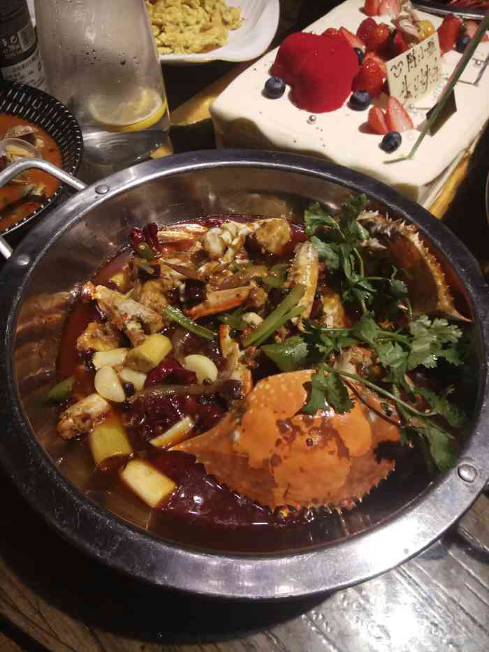 感觉当时是顾客盈门,川流不息,还有请客的朋友点菜也比较内行,所以