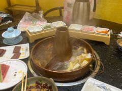 鸳鸯双拼锅底-汇聚德京味铜锅涮肉(沈家桥二路店)