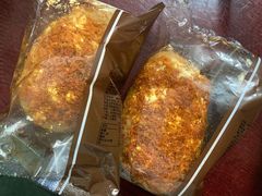 辣肉松奶油面包-红宝石·鲜奶小方·海派西点房(南丹店)