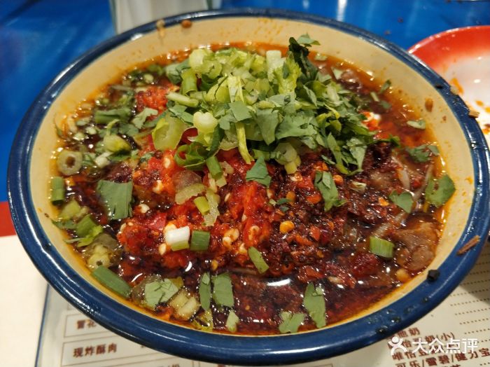 马路边边串串(五指山路店)冒嫩牛肉图片