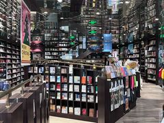 -钟书阁(群光广场店)