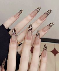 -桃色美甲沙龙