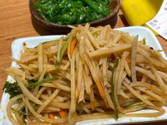 酸辣土豆丝-百年龙袍蟹黄汤包(融创茂店)
