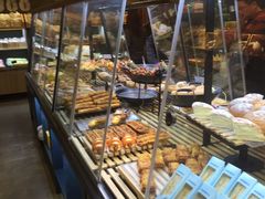 面包甜点陈列柜-万利隆·活力烘焙(人民路店)