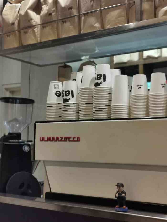 以前从townhallstation下来总是会很习惯的带一杯twoblacksheep的咖啡