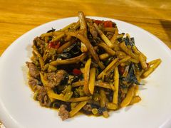 桂林酸笋紫苏炒牛腱-桂小厨广西菜(青秀万达店)