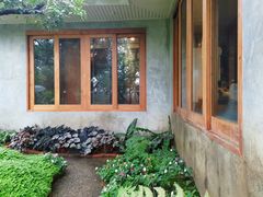 -Chom Cafe and Restaurant