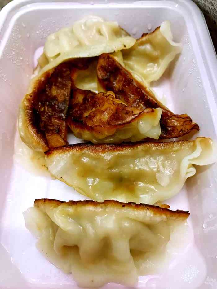 打分    /人 点了外卖,罗宋汤有点太清淡了,煎饺还可以.