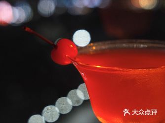 日咖夜酒 在安静私密的高空清吧微醺