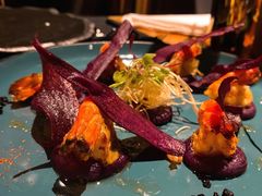 煎虾配紫薯泥薯片及姜味柠檬汁-AZUL by FUEL蓝色·法式酒馆(琶醍店)