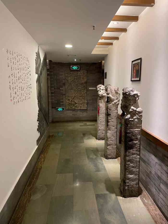 保定会馆(秀兰店)-"菜品价格不便宜,小包间的环境还不错人不.