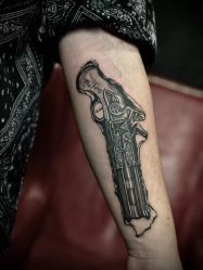 -鳌首刺青纹身 穿孔饰品店