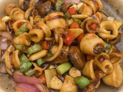 砂锅焗本地大海兔-品海楼·大连海胆锅贴馆(东港店)