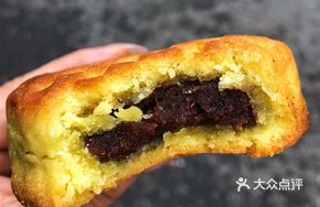 Old-Style Red Bean Mooncake
