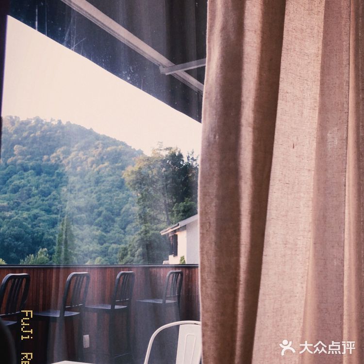 上山的环境还不错，路过南山路