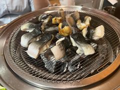 -围炉肉舍•炭烤活鳗•丹东海鲜烤肉(步行街店)