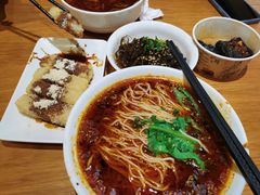 -诚铭记·虾仁汤包·成都小吃(融创店)