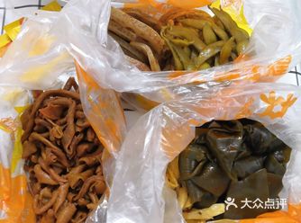 店名：煌上煌 是一家连锁店，在全国各地几乎都有开分店