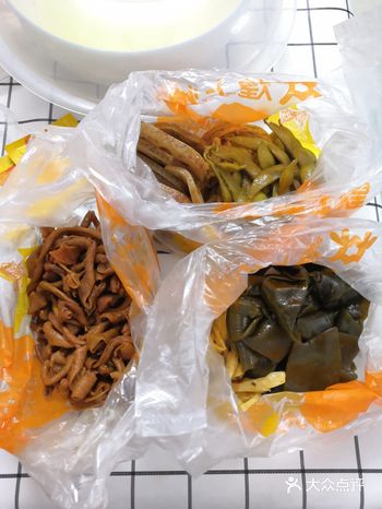 店名：煌上煌 是一家连锁店，在全国各地几乎都有开分店