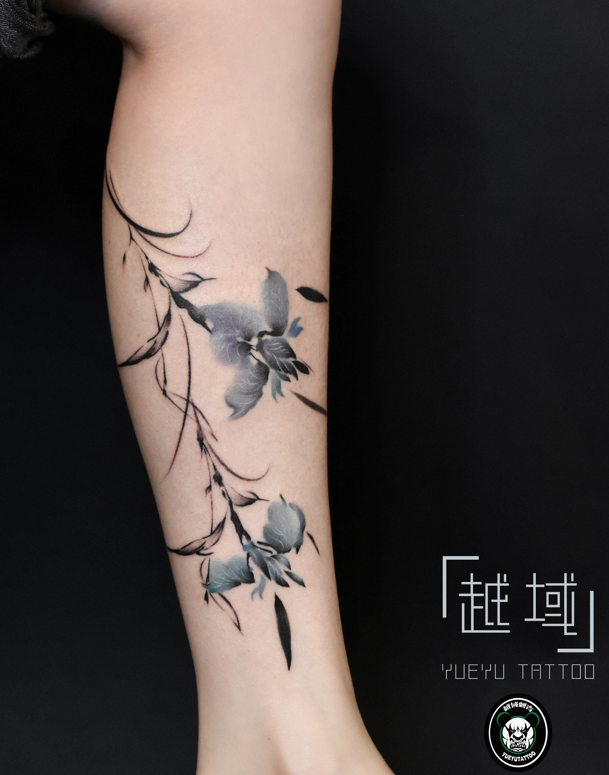 腿水墨兰花纹身图案