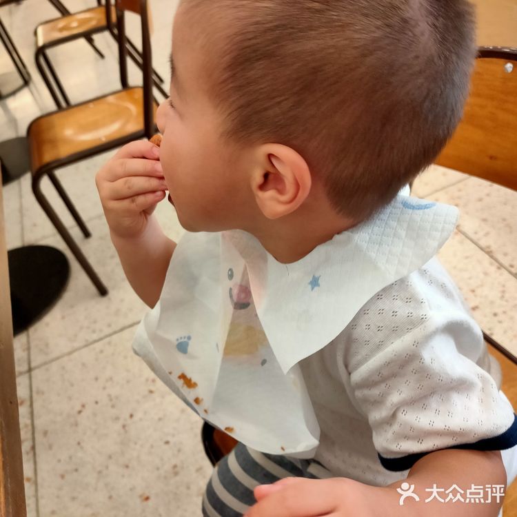 我最喜欢各种味道和内馅的牛角面包，乳酪面包