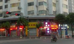 孖公仔招牌-孖公仔儿童摄影(童服城店)