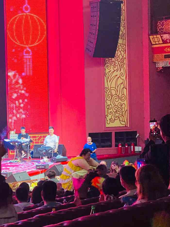 彪哥二人转大舞台-水产前街店-"附近交通比较方便,也有地方停车.