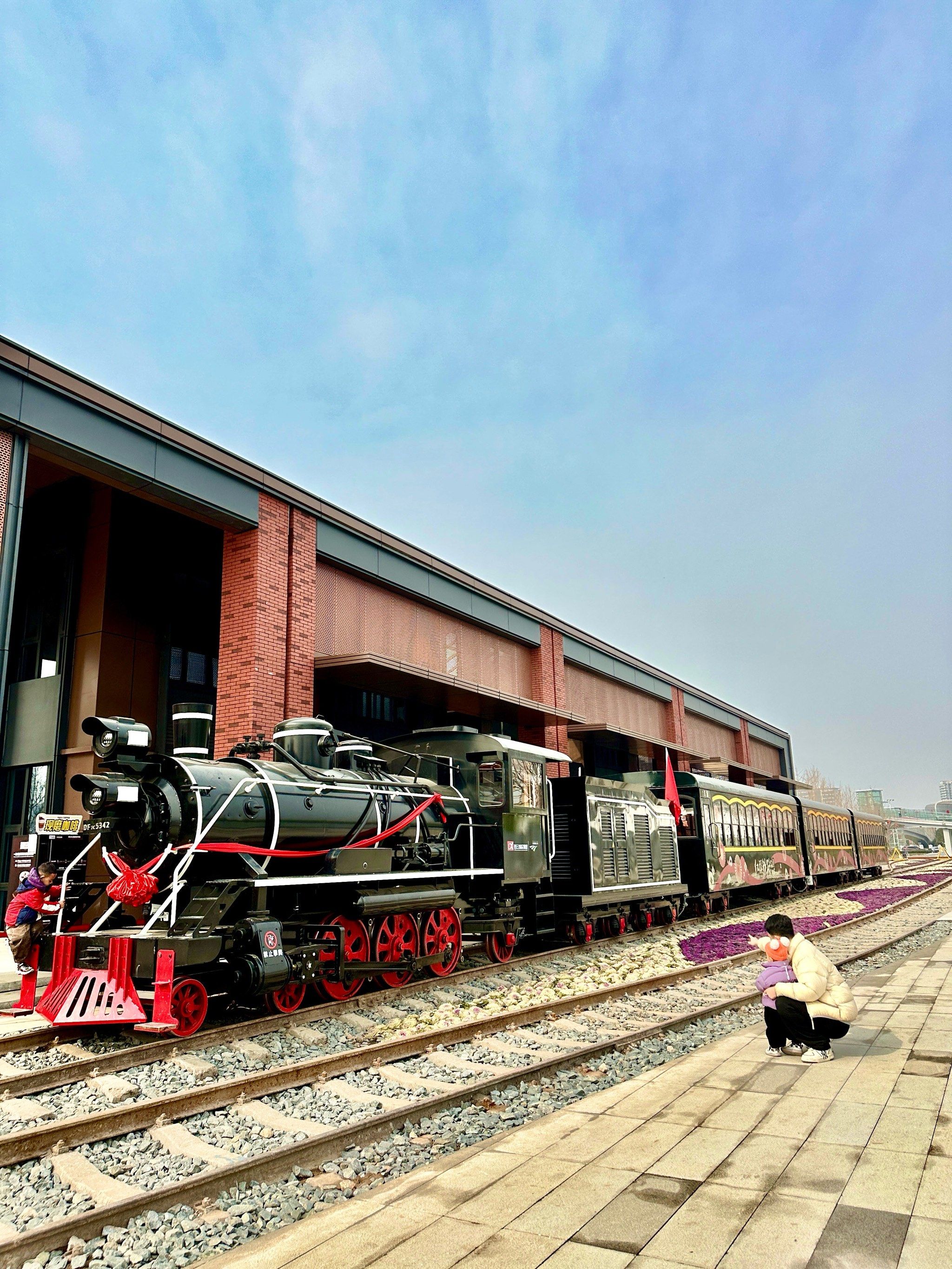 西安人春节遛娃都来这里!小火车公园宝贝很喜欢