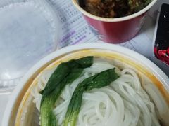 -霸蛮湖南菜·牛肉粉(荣京西街店)