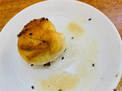 手工制作煎包-老字号眼镜子煎包汤包店