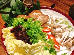 -老牌坊云南鱼豆花火锅(爱建店)
