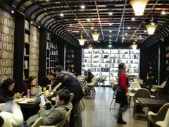 -钟书阁(松江泰晤士小镇店)