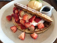 草莓松饼-ROAST coffee & eatery