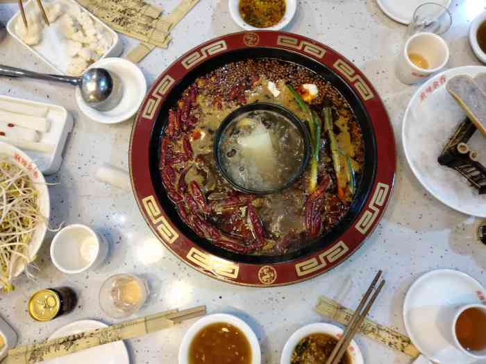 麻辣余香鲜货火锅-"买了秒杀套餐,五个人八个荤,五个菜118.