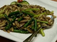 蟹腿肉炒山菇-梅龙镇酒家(南京西路总店)