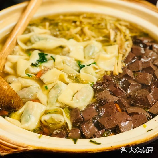 陈小鹅鹅汤馄饨店