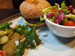 传统牛肉汉堡配番薯条-bluefrog蓝蛙(水游城店)